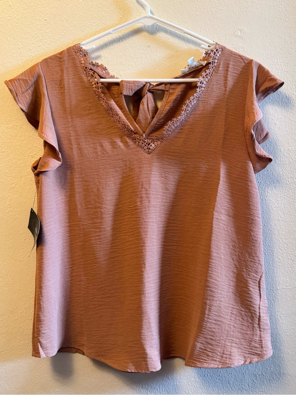 MiNE Rust Flutter Sleeve V-Neck Lace Trim Blouse – Boho Chic Back-Tie Top- M
